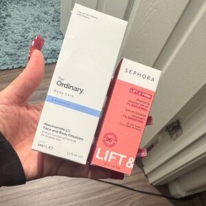 The Ordinary Niacinamide Body Emulsion - White and Blue